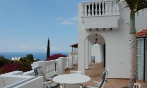 villa to rent in san eugenio with air conditioning