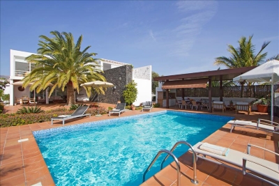 villa to rent in puerto calero